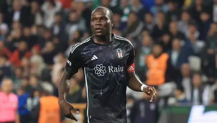 Beşiktaşın golcüsü Aboubakar geceyi hastanede geçirdi Yüksek ateş...