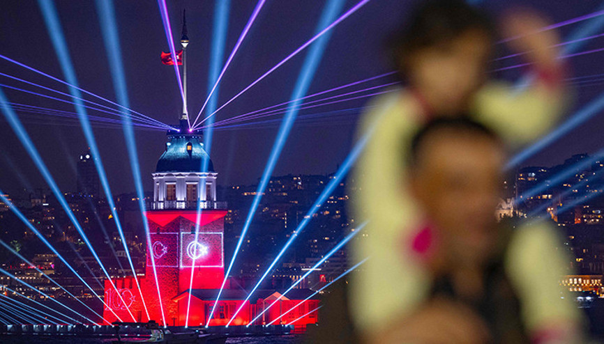 Üsküdarda Kız Kulesinde ışık gösterileri bugün de sürecek Üsküdarda Kız Kulesinde ışık gösterileri bugün de sürecek