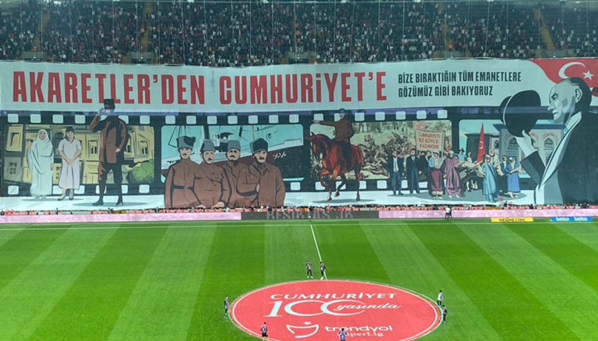 Beşiktaştan Cumhuriyetin 100. yılına özel koreografi