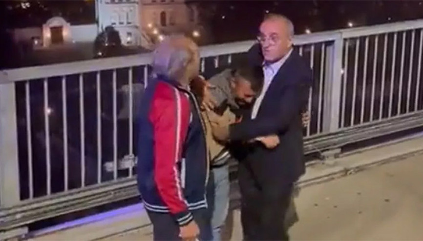 Abdurrahim Albayrak köprüde intihar girişimine engel oldu