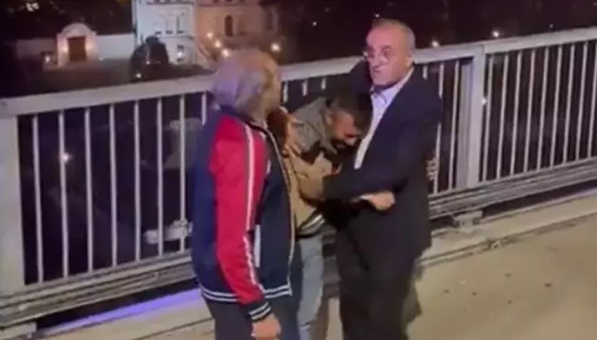 Abdurrahim Albayrak, köprüde intihar girişiminde bulunan vatandaşı ikna etti