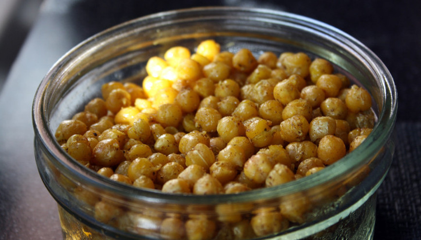 Birkaç adedi aylarca koruyor... Kuru fasulye ve nohudu böceklenmeden saklamanın sırrı