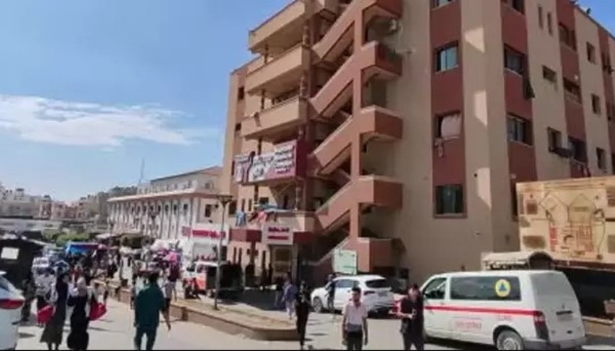 İsrailin saldırılarından kaçan 15 bin sivil Nasır Hastanesine sığındı