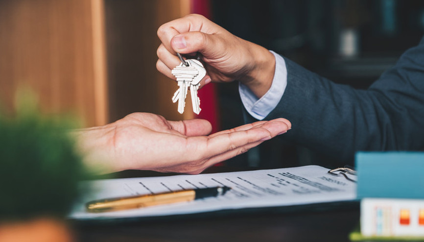 Kiracım evi başkasına kiraya vermiş, o da günlük olarak kiralıyormuş... Alt kiralama yasal mı Ev sahibi bu durumda ne yapabilir | 5 SORU 5 YANIT