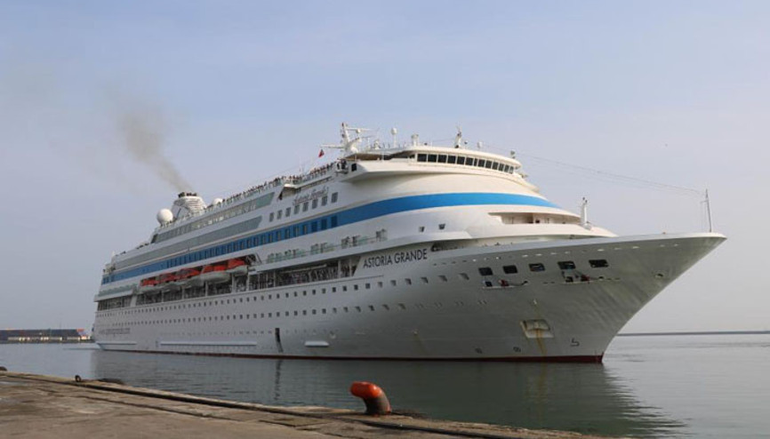 Dev kruvaziyer bin 303 turist ve mürettebat ile yıllar sonra Samsun’a demirledi