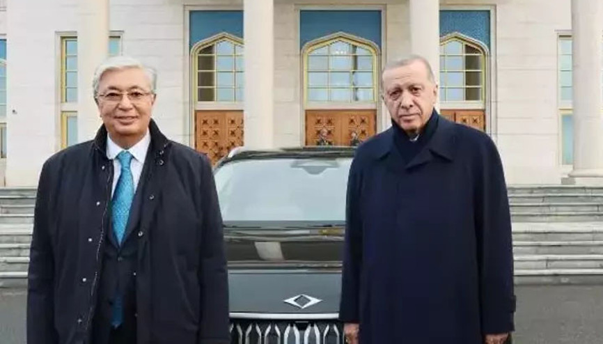 Cumhurbaşkanı Erdoğan, Tokayeve TOGG hediye etti