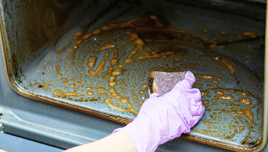 Yanmış yağ lekelerine kesin çözüm… Bu formül fırınınızı kirden arındıracak, yeni alınmış gibi yapacak Yanmış yağ lekelerine kesin çözüm… Bu formül fırınınızı kirden arındıracak, yeni alınmış gibi yapacak