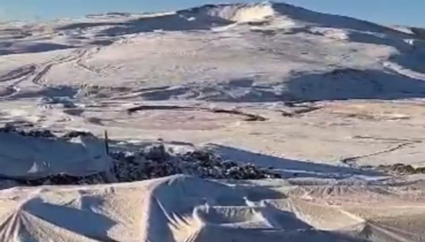 Ağrı’nın yüksek kesimlerine kar yağdı