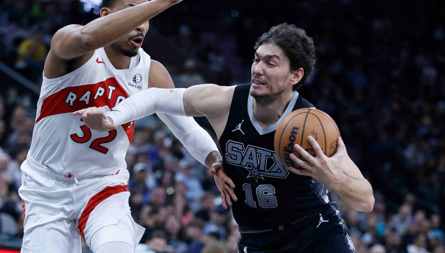 NBAde Gecenin Sonuçları: San Antonio, Torontoya kaybetti Cedi Osmandan 7 sayı...