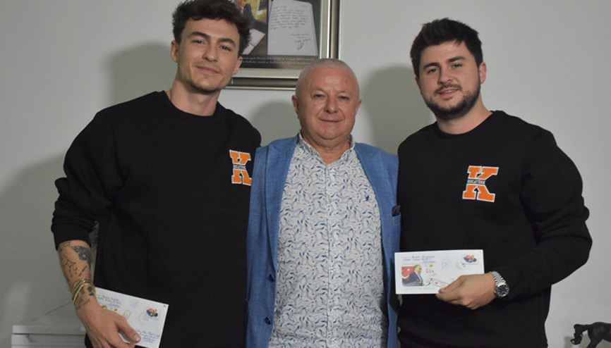 21 yıl önce yazdığı Cumhuriyetin 100’üncü yılına mektup 2 oğluna ulaştı