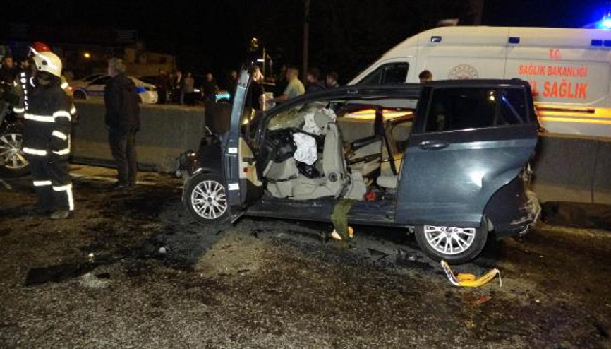 Kocaelide feci kaza Ölü ve yaralılar var Kocaelide feci kaza Ölü ve yaralılar var