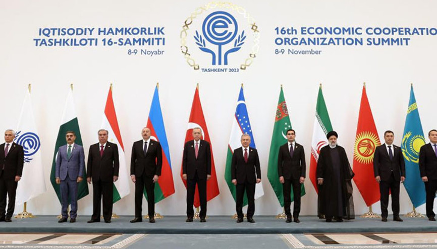 Cumhurbaşkanı Erdoğan, Ekonomik İşbirliği Teşkilatı aile fotoğrafı çekimine katıldı
