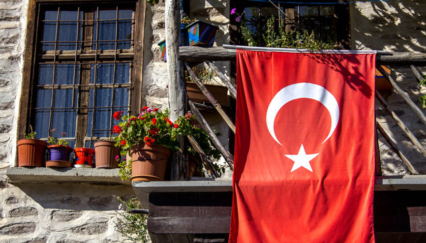 10 Kasım’da evlere ve iş yerlerine bayrak asılır mı 10 Kasım bayrak asılır mı, yarıya iner mi