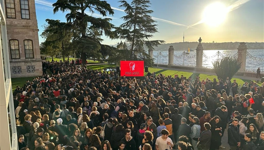Ulu önder Mustafa Kemal Atatürk’ün vefatının 85’inci yılında vatandaşlar Dolmabahçe Sarayı’na akın etti