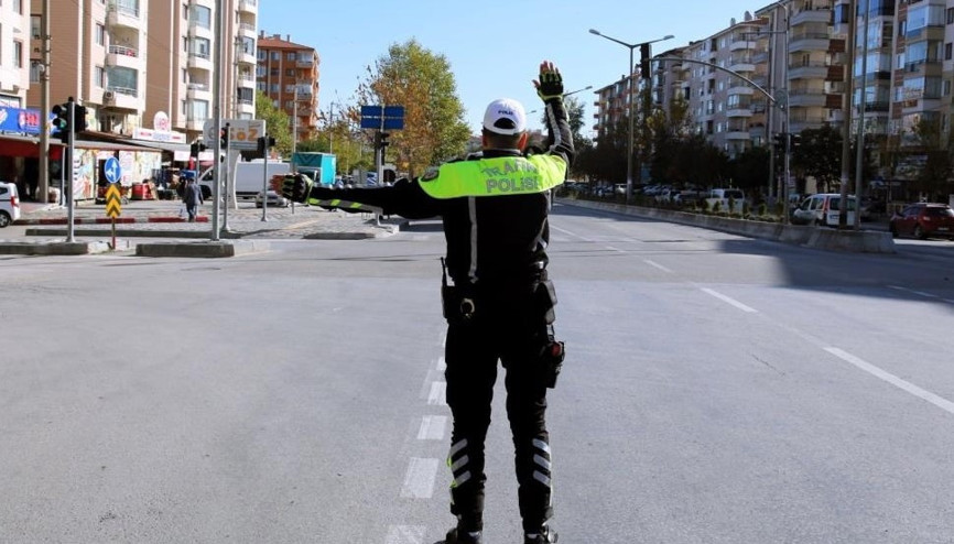 Afyonkarahisarda trafik denetimi: 112 araç sürücüsüne ceza kesildi