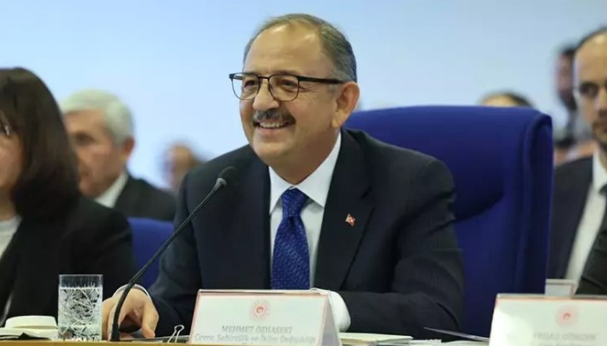 Bakan Özhasekiden TBMM Plan ve Bütçe Komisyonu’nda bazı belediyelere deprem turisti göndermesi: Selfie çektiler Bakan Özhasekiden TBMM Plan ve Bütçe Komisyonu’nda bazı belediyelere deprem turisti göndermesi: Selfie çektiler