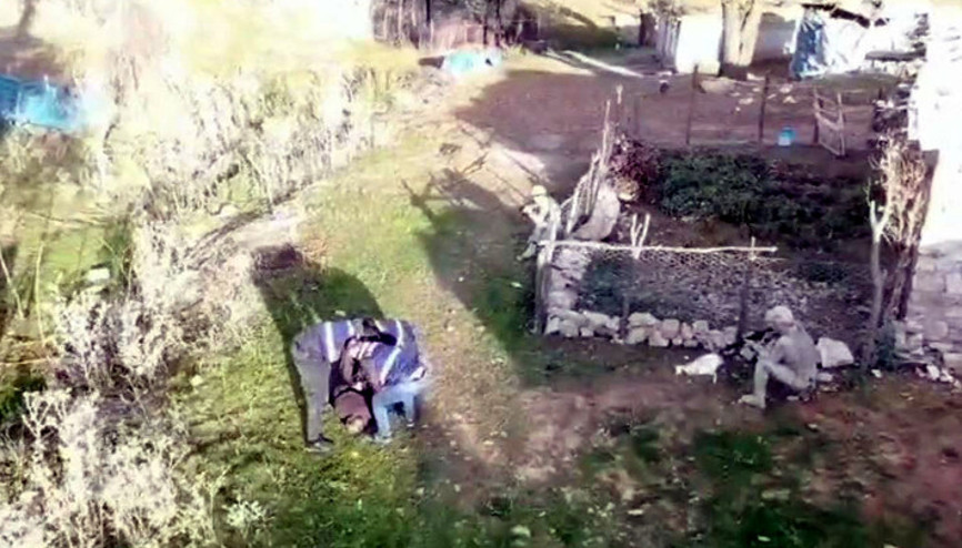 Bitliste 20 yıldır aranan cinayet şüphelisi böyle yakalandı Bitliste 20 yıldır aranan cinayet şüphelisi böyle yakalandı