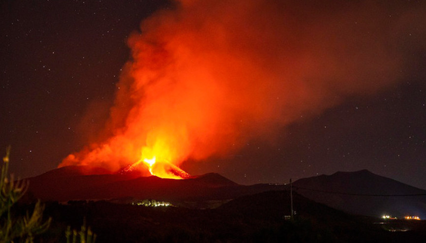 Etna Yanardağı faaliyete geçti