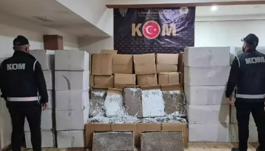 İzmirde kaçak sigara operasyonu: 3 milyon 872 bin makaron ele geçirildi