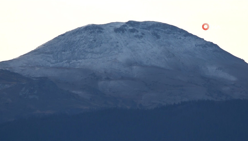 Ilgaz Dağı’na mevsimin ilk karı düştü