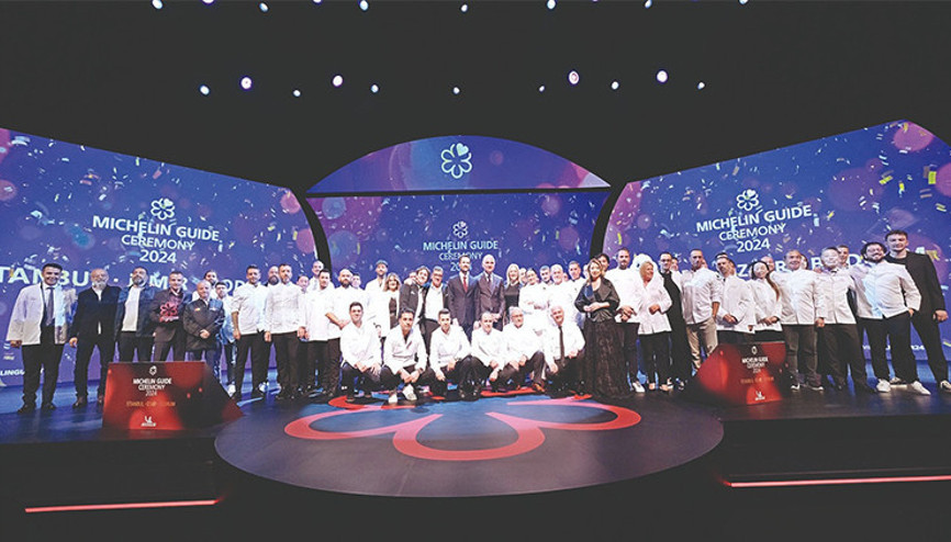 Yıldızlar dağıtıldı, sıra plaketlerde... Yıldızlar dağıtıldı, sıra plaketlerde...