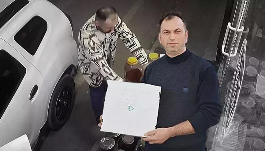 Kapalı marketin önünden ürünleri alıp, not bıraktı O anlar kamerada