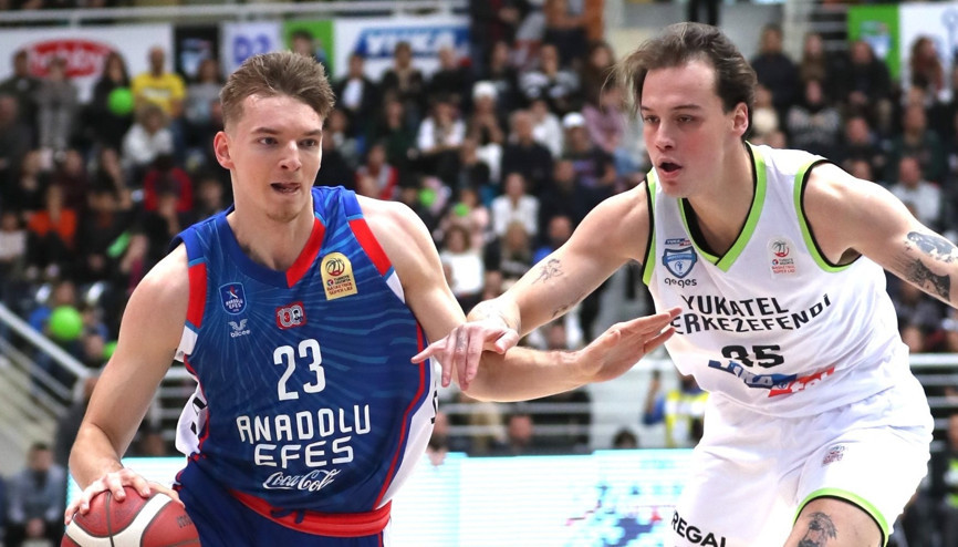Anadolu Efes üçüncü periyotta bitirdi