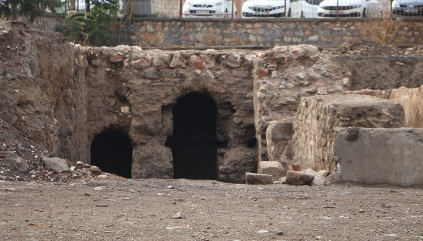 5 asırlık hamam okul temel kazısında ortaya çıktı