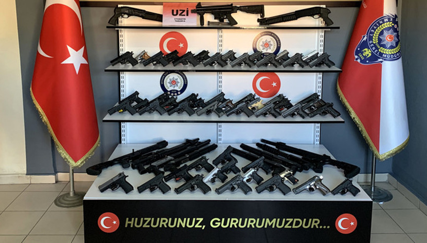 Silahları çamaşır makinesine saklamışlar Silahları çamaşır makinesine saklamışlar