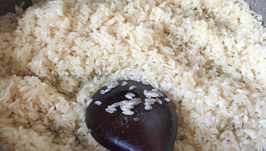 Tane tane ve parlak pirinç pilavının sırrı... İşte aşçıların da kullandığı o yöntem