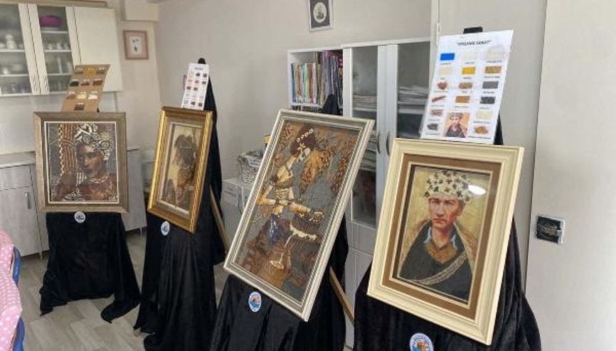 Doğal malzemeler sanatsal tablolara dönüşüyor Doğal malzemeler sanatsal tablolara dönüşüyor
