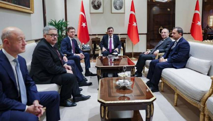 Cumhurbaşkanı Yardımcısı Yılmaz, Rusya Başbakan Yardımcısı Novak ile görüştü