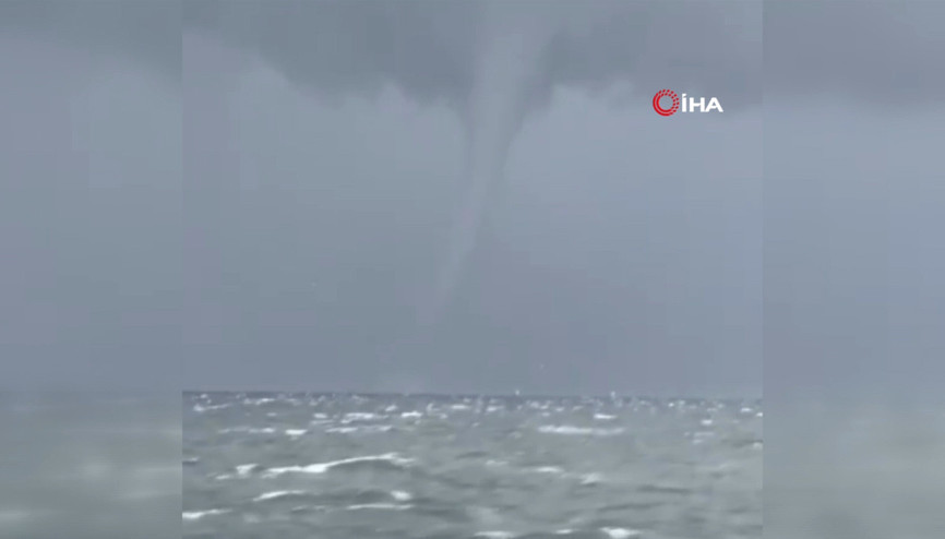 İzmir açıklarında oluşan hortum böyle görüntülendi