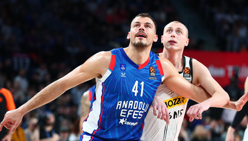 Anadolu Efes farklı kazandı