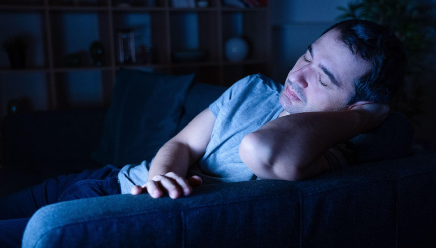 Neden kanepede kolayca uykuya dalarken yatağa gidince uyumakta zorlanıyoruz Bilim insanları açıkladı... Öğrenilmiş uykusuzluk Neden kanepede kolayca uykuya dalarken yatağa gidince uyumakta zorlanıyoruz Bilim insanları açıkladı... Öğrenilmiş uykusuzluk