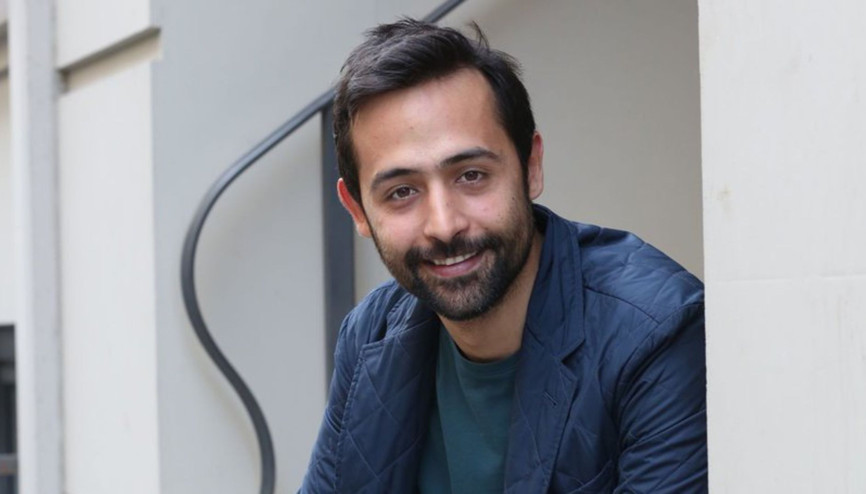 Ağacın, hayvanın gölgesinde