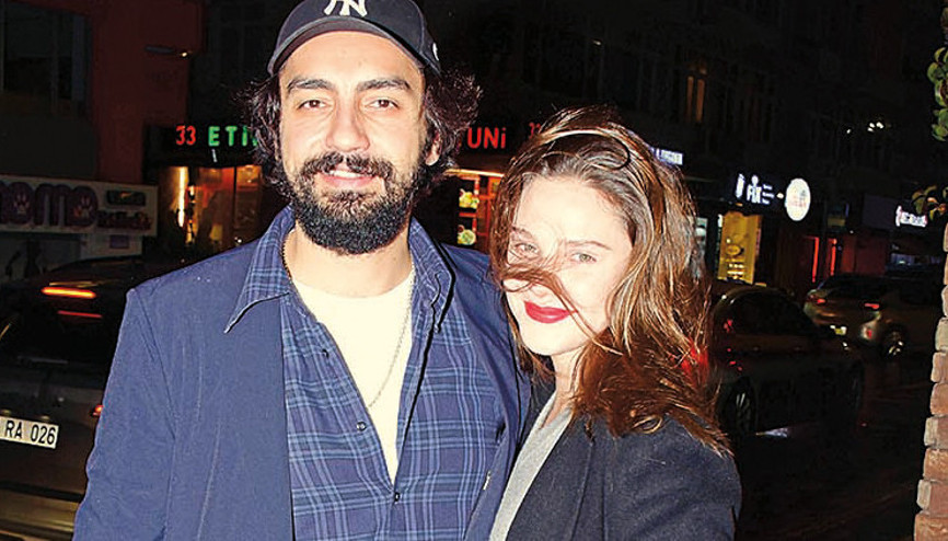 Alina Boz ve Umut Evirgenin düğün davetiyesi ortaya çıktı