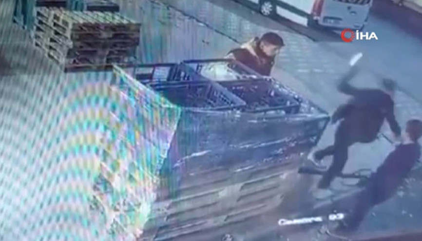 Başkentte market çalışanına satırlı saldırı