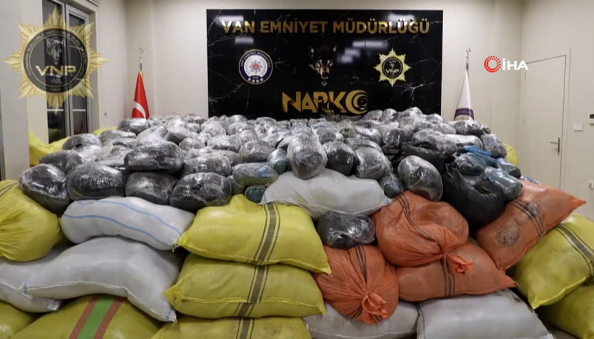 Vanda 4 ton 600 kilogram toz esrar ele geçirildi