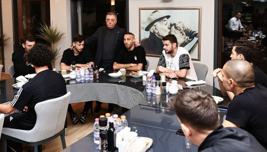 Beşiktaşta Ahmet Nur Çebi, futbol takımıyla vedalaştı