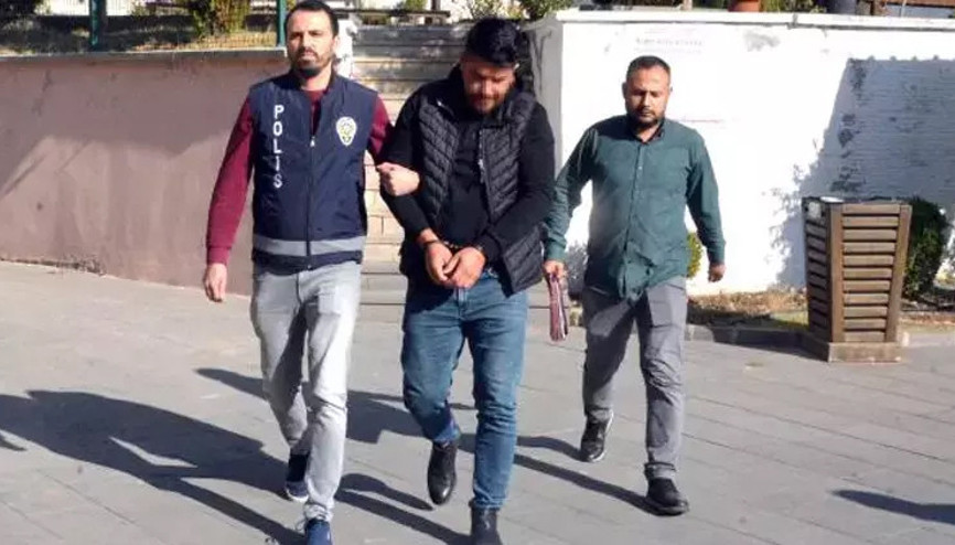 Filistin şalından rahatsız olup öğrenciyle tartıştı