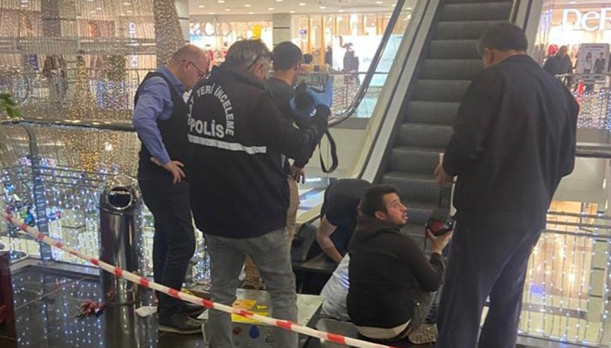 Konya’da feci olay Yürüyen merdivende düşen çocuğun parmakları koptu