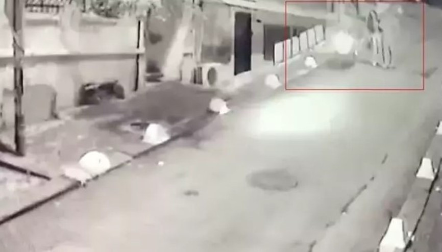 Şişlide çanta çalan kapkaççılar kameraya böyle yansıdı