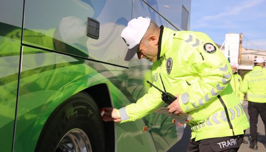 Tunceli’de polisten kış lastiği denetimi