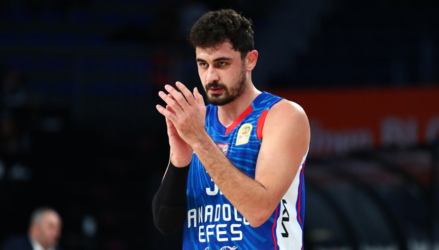 Anadolu Efes zirveye yükseldi