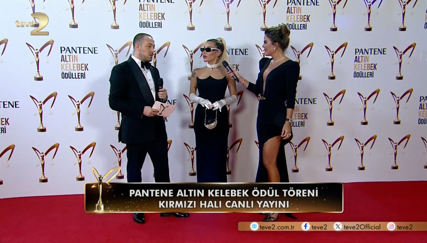 İrem Derici’nin kırmızı halıdaki şıklığı