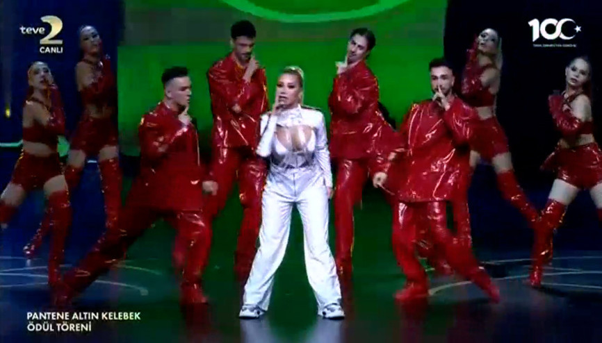 İrem Dericiden harika dans performansı