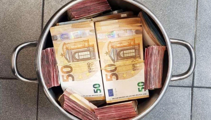 Tencerenin içinden 45 bin Euro çıktı