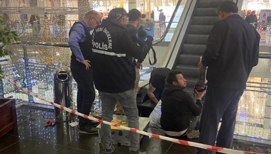 Yürüyen merdiven dehşeti 1,5 yaşındaki çocuğun 2 parmağı koptu