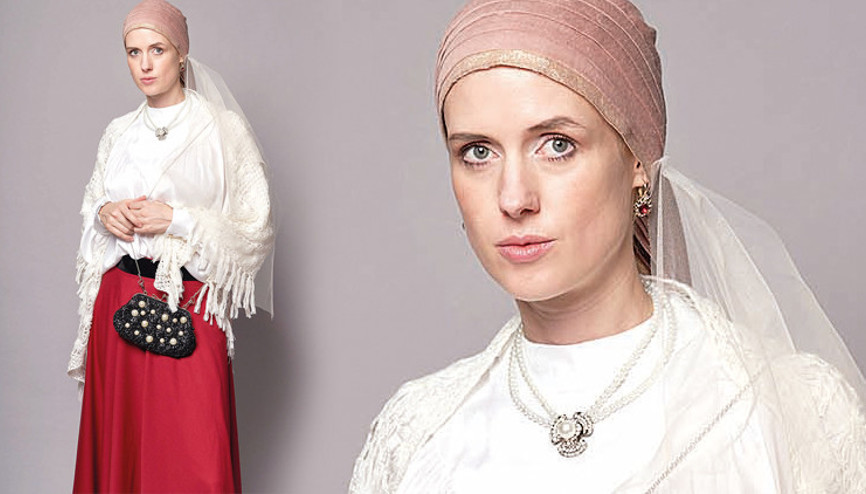 Wilma Elles 8 yıl sonra tiyatroda